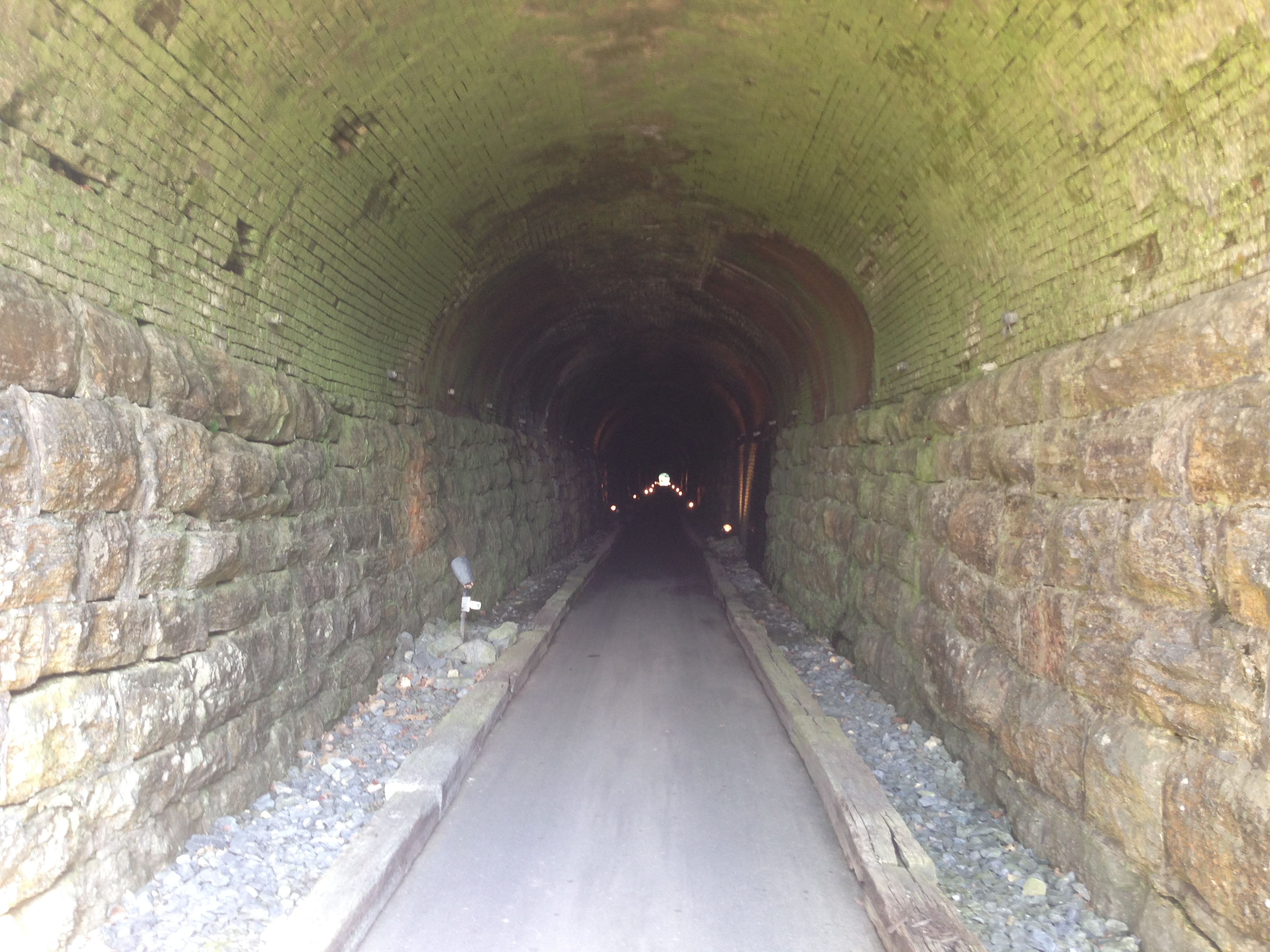 tunnel.jpg (2397K)